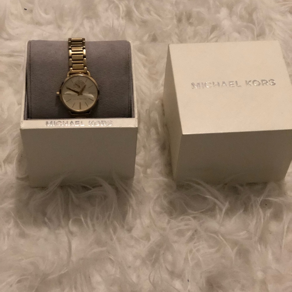 Beautiful micheal Kors watch gold